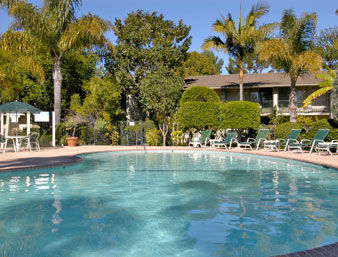 Ramada Limited Hotel Goleta Екстериор снимка