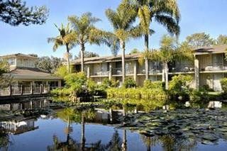 Ramada Limited Hotel Goleta Екстериор снимка